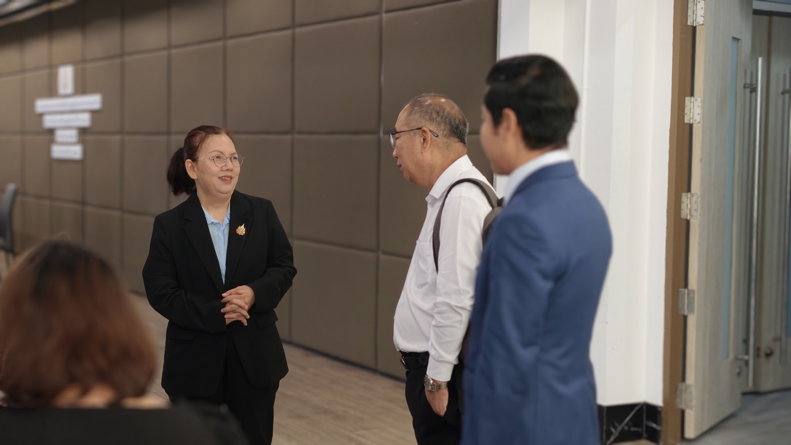 ผู้แทนสมาคมสมาชิกพบปะหารือก่อนเริ่มการประชุม